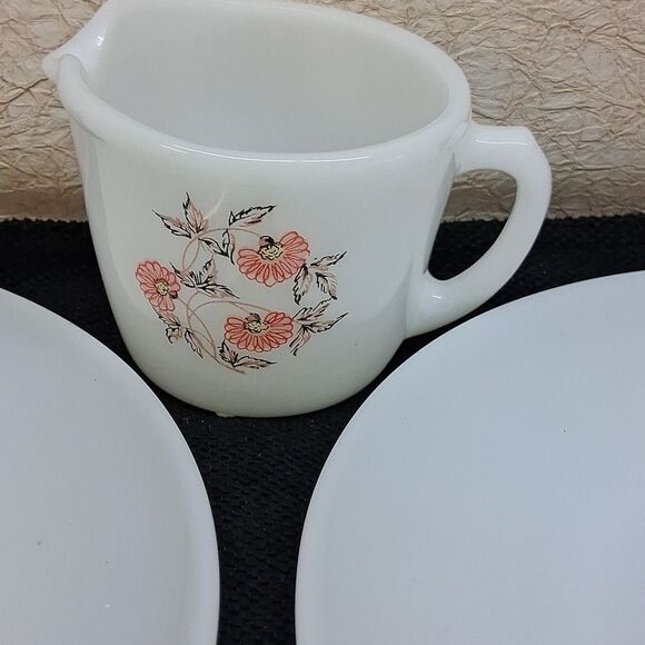 5 Pc Fire King Fleurette Milk 4 Glass Dinner Plates & Pitcher. - Picture 6 of 11
